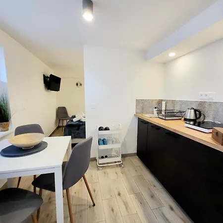 Plazowa アパート レバ