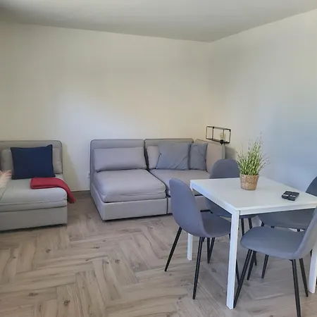 Plazowa Apartment *